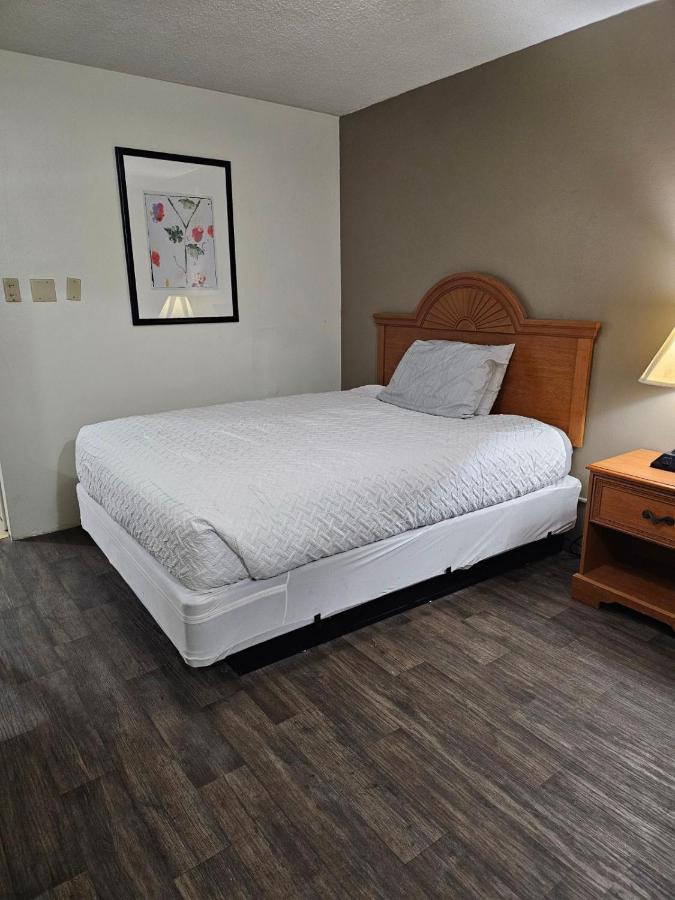 | Hastings Express Inn