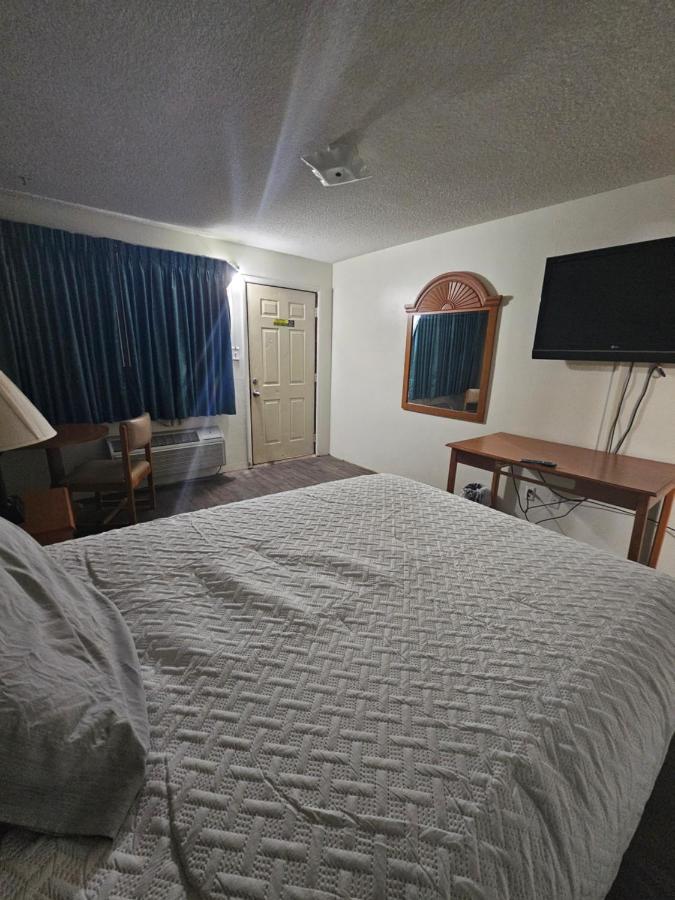 | Hastings Express Inn