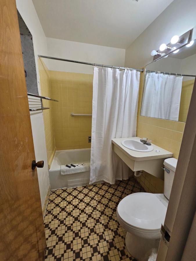 | Hastings Express Inn