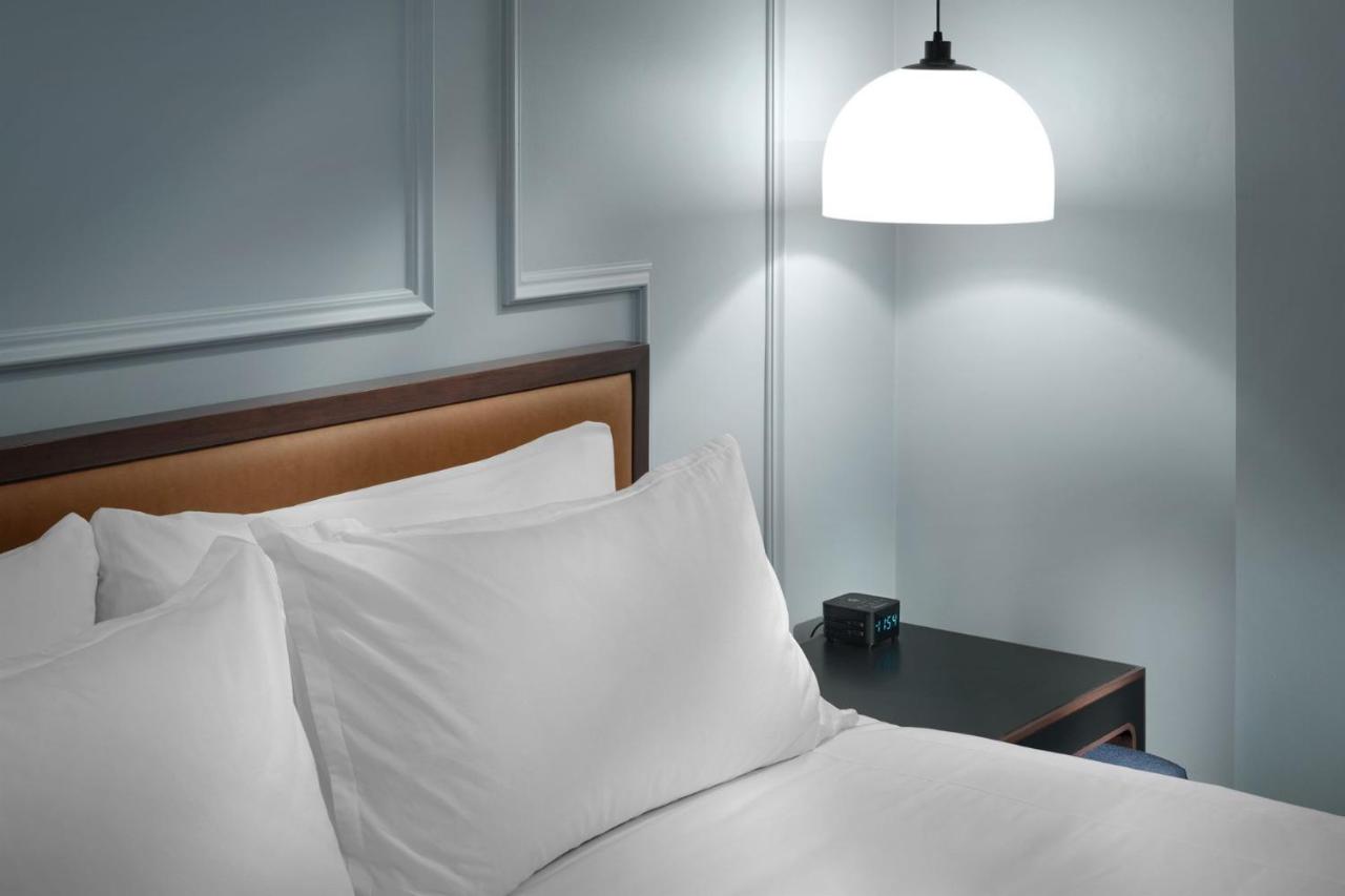 Deluxe Queen Room at Axiom Hotel