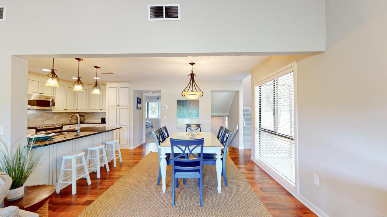 | 284 Turnberry Village