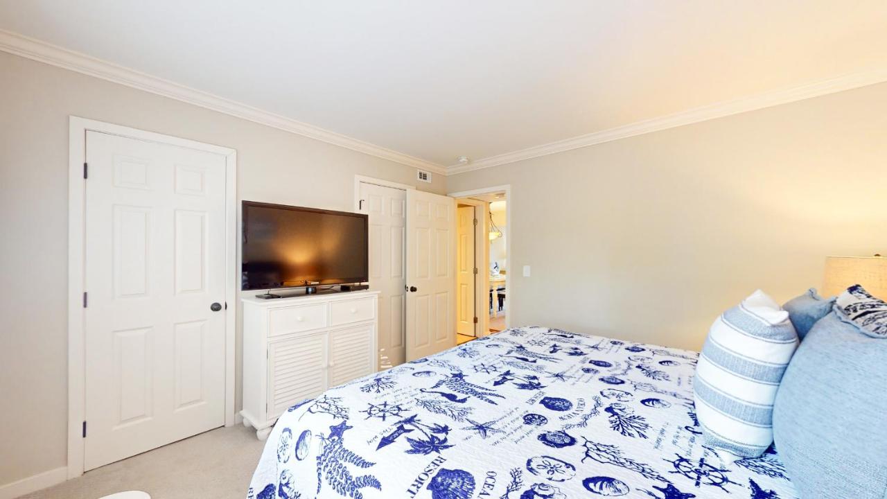 | 284 Turnberry Village