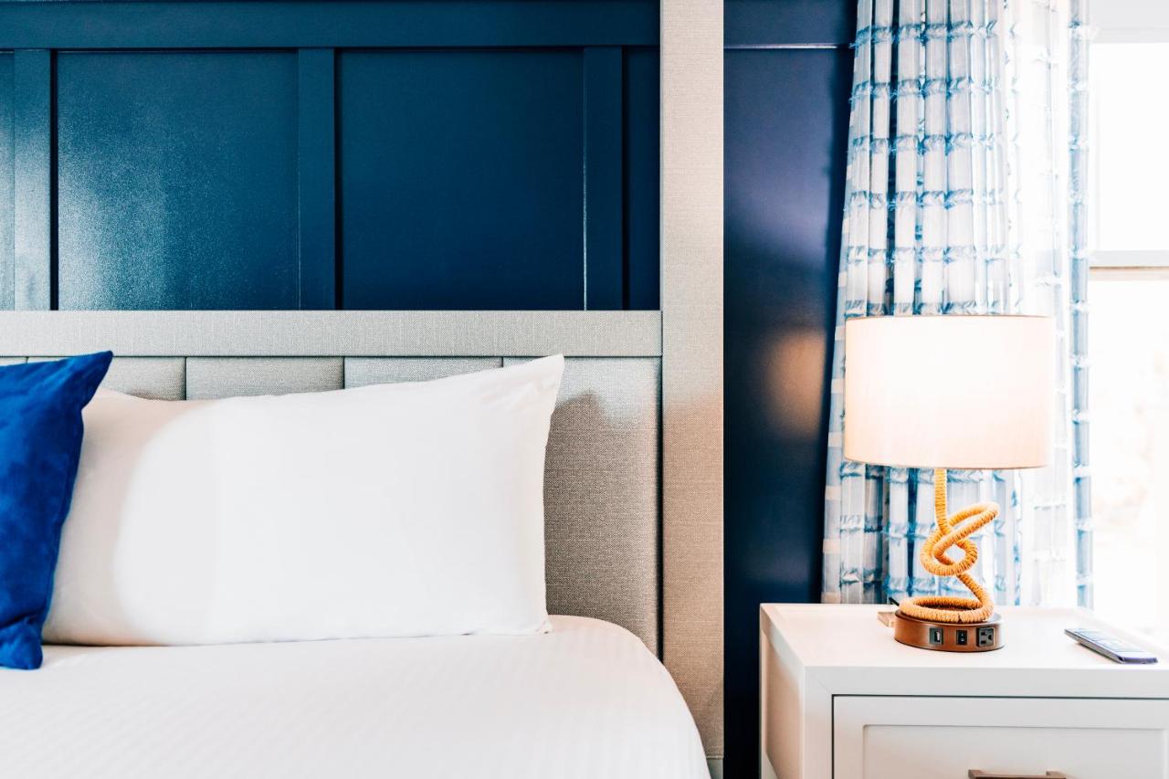 Superior King Room at Salem Waterfront Hotel & Suites