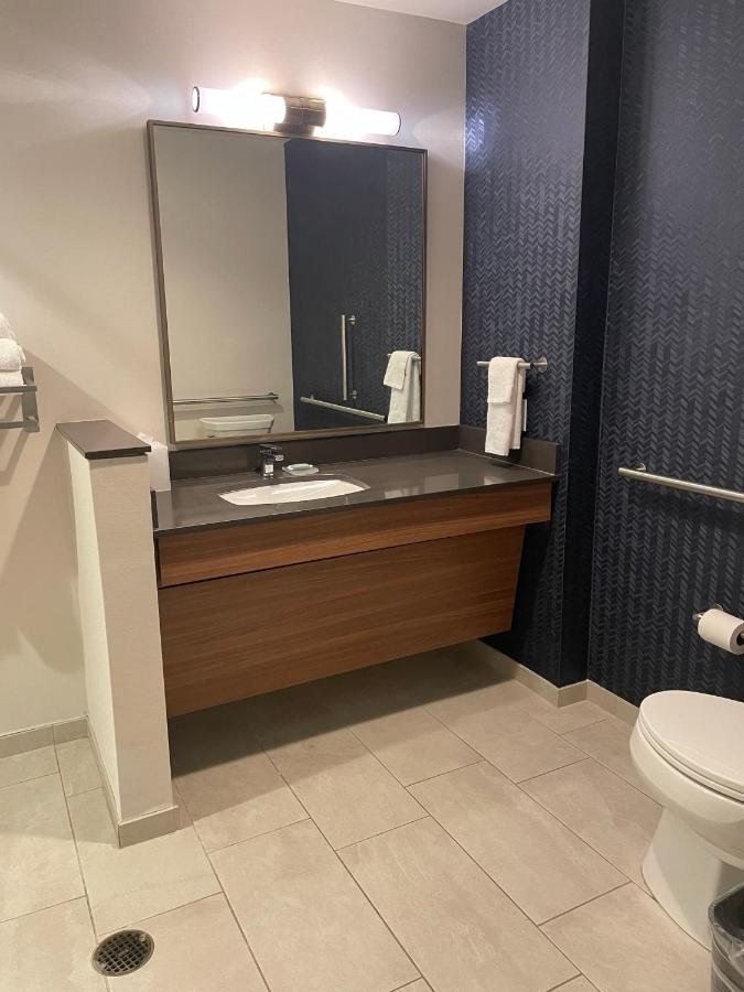 King Room with Roll-in Shower - Mobility Accessible at Fairfield by Marriott Inn & Suites Deerfield Beach Boca Raton