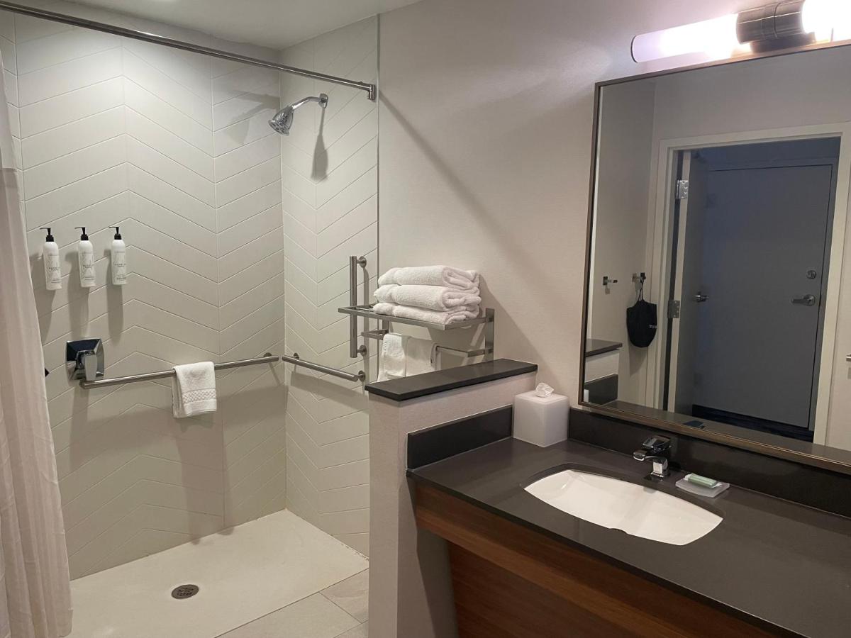 King Room with Roll-in Shower - Mobility Accessible at Fairfield by Marriott Inn & Suites Deerfield Beach Boca Raton