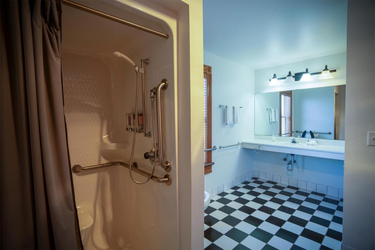 Deluxe Queen Room at Nuks Executive Suites