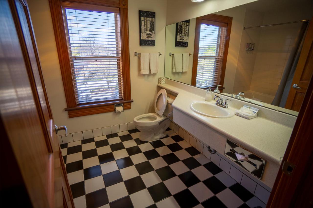 Deluxe King Suite at Nuks Executive Suites