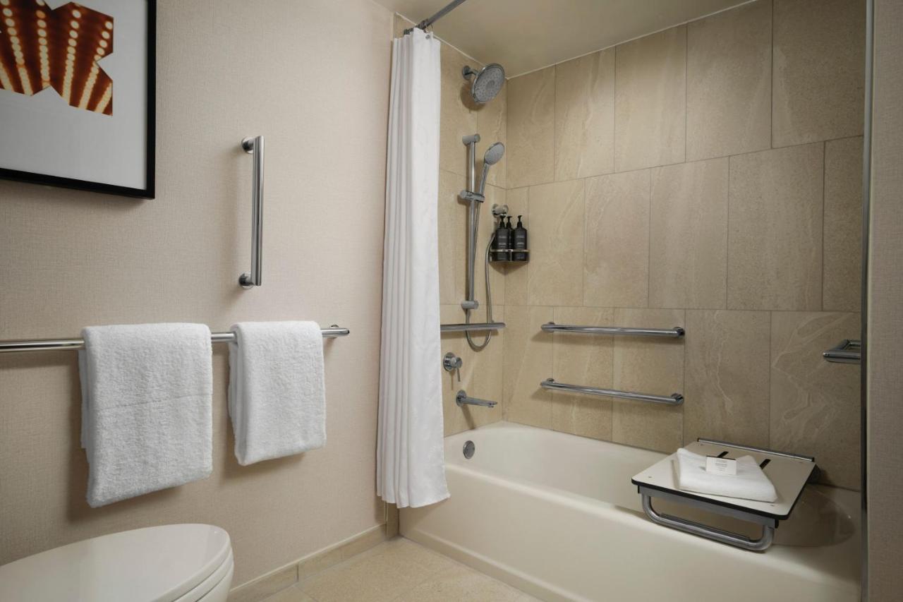 Guest Room, 1 King at Sheraton Grand Nashville Downtown
