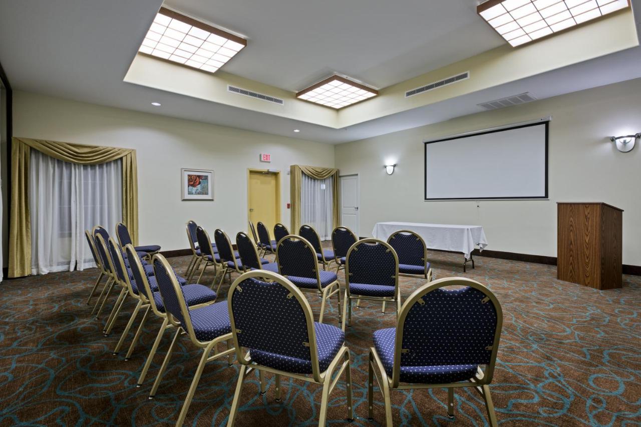 | La Quinta by Wyndham Houston New Caney