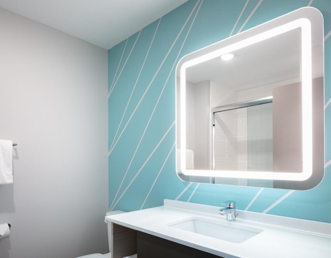 | Avid Hotels - Roseville - Minneapolis North, an IHG Hotel