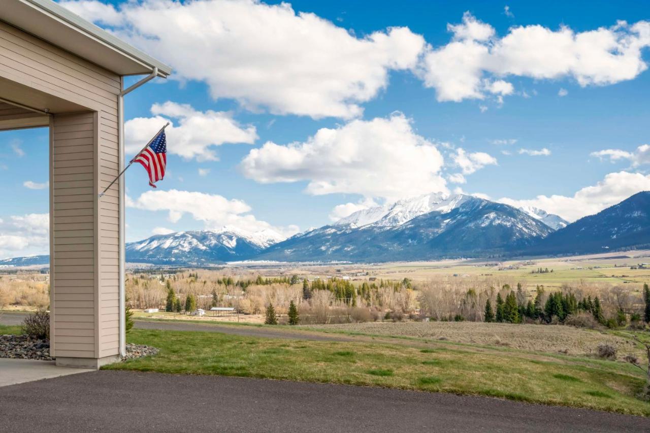 | Eagle's View Inn & Suites