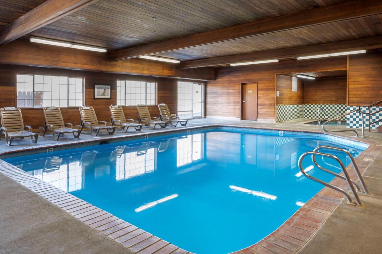 | Eagle's View Inn & Suites