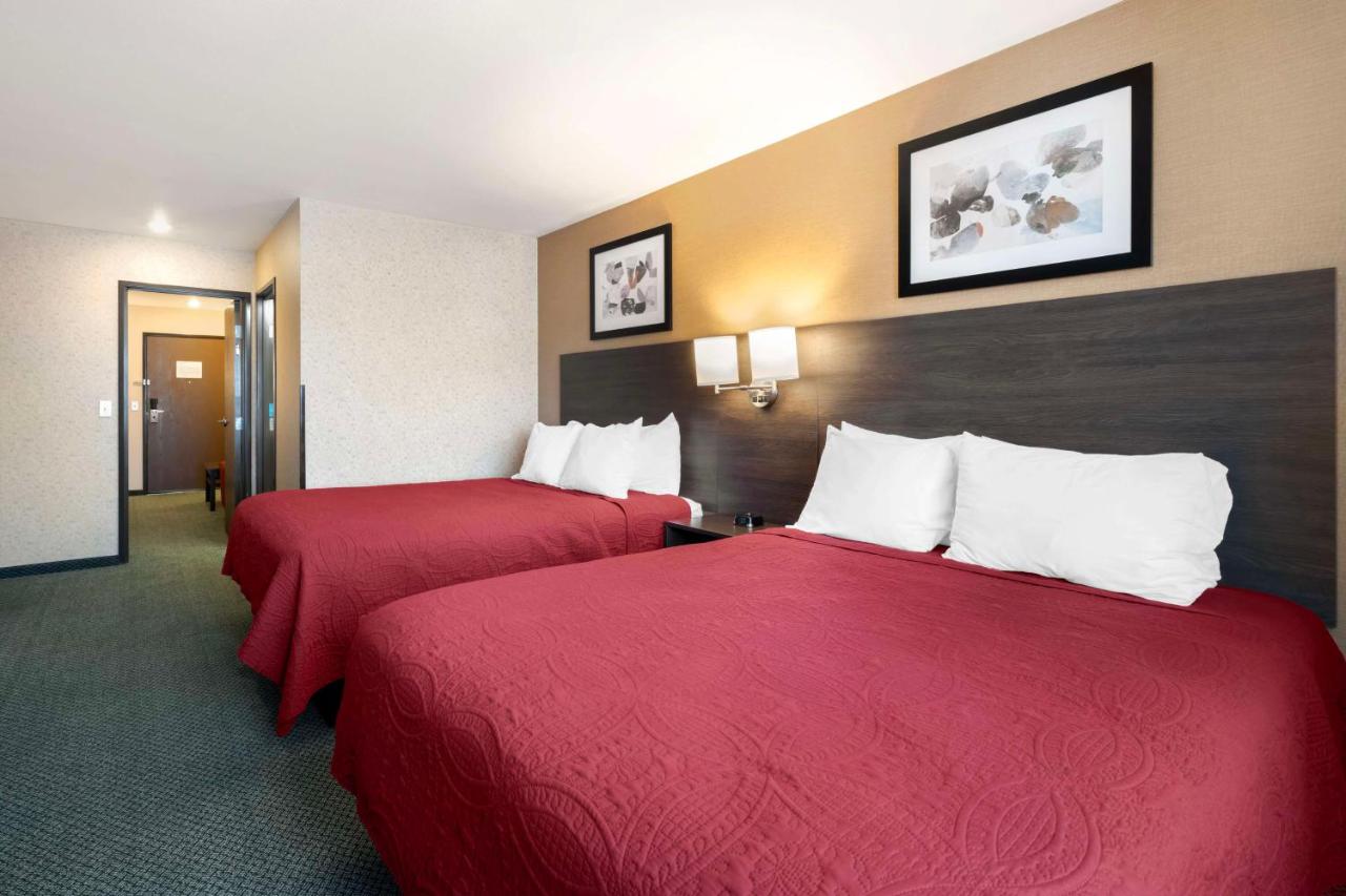 | Eagle's View Inn & Suites
