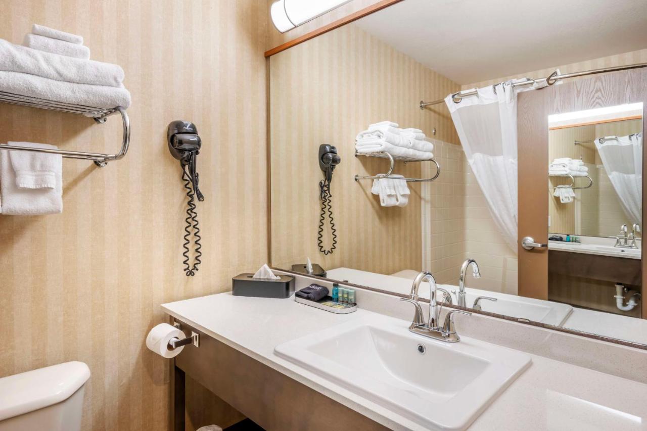 | Eagle's View Inn & Suites