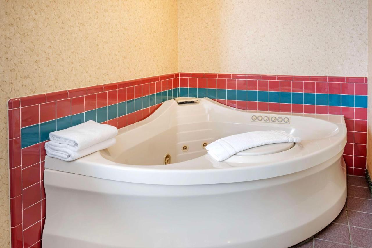 | Eagle's View Inn & Suites