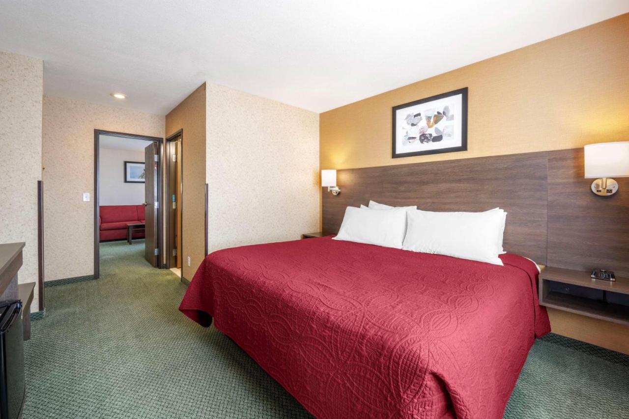 | Eagle's View Inn & Suites