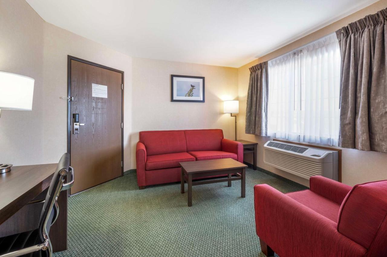 | Eagle's View Inn & Suites