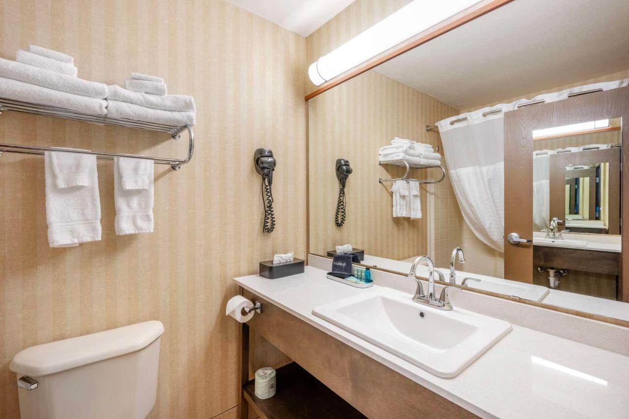 | Eagle's View Inn & Suites