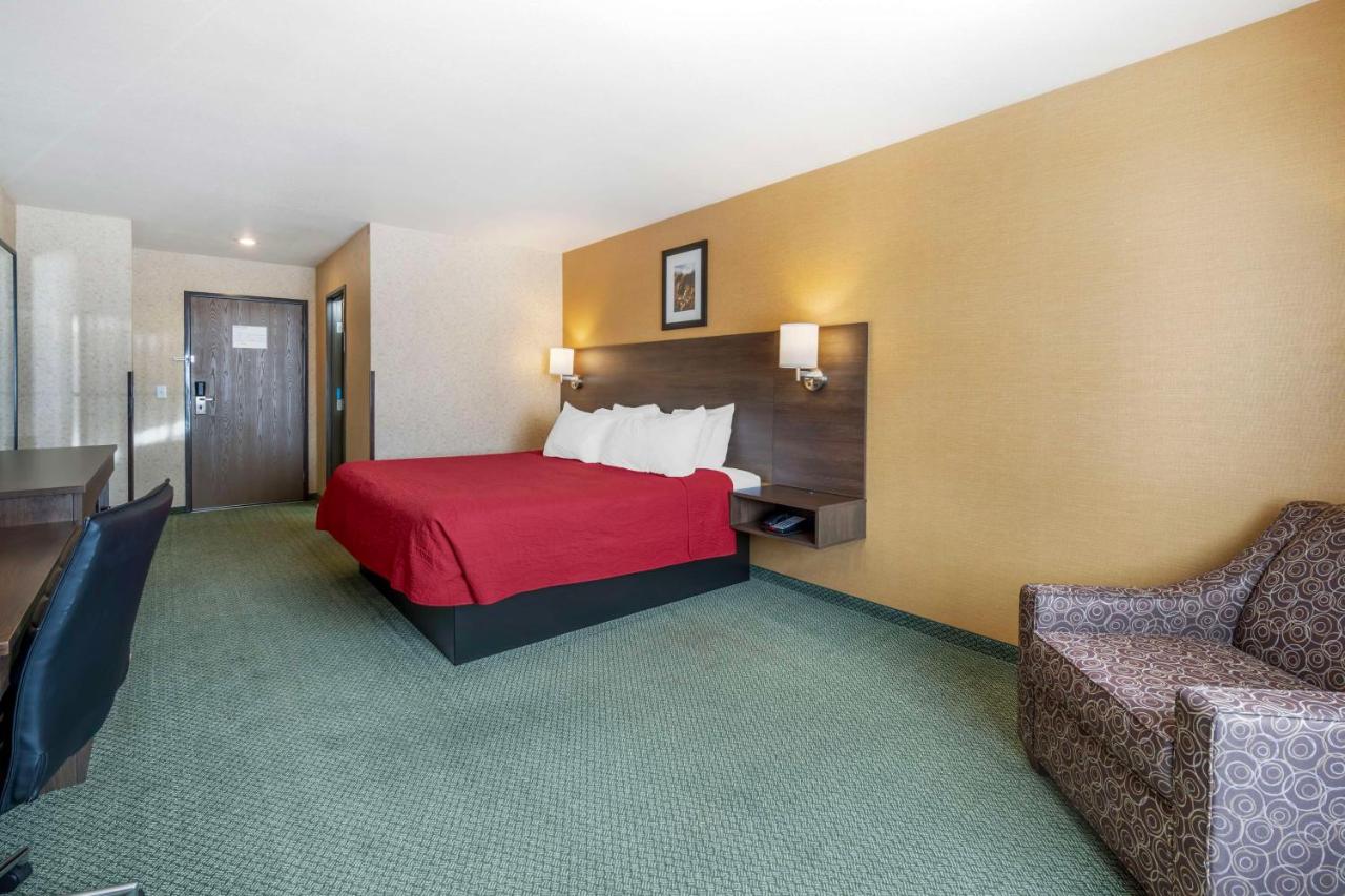 | Eagle's View Inn & Suites
