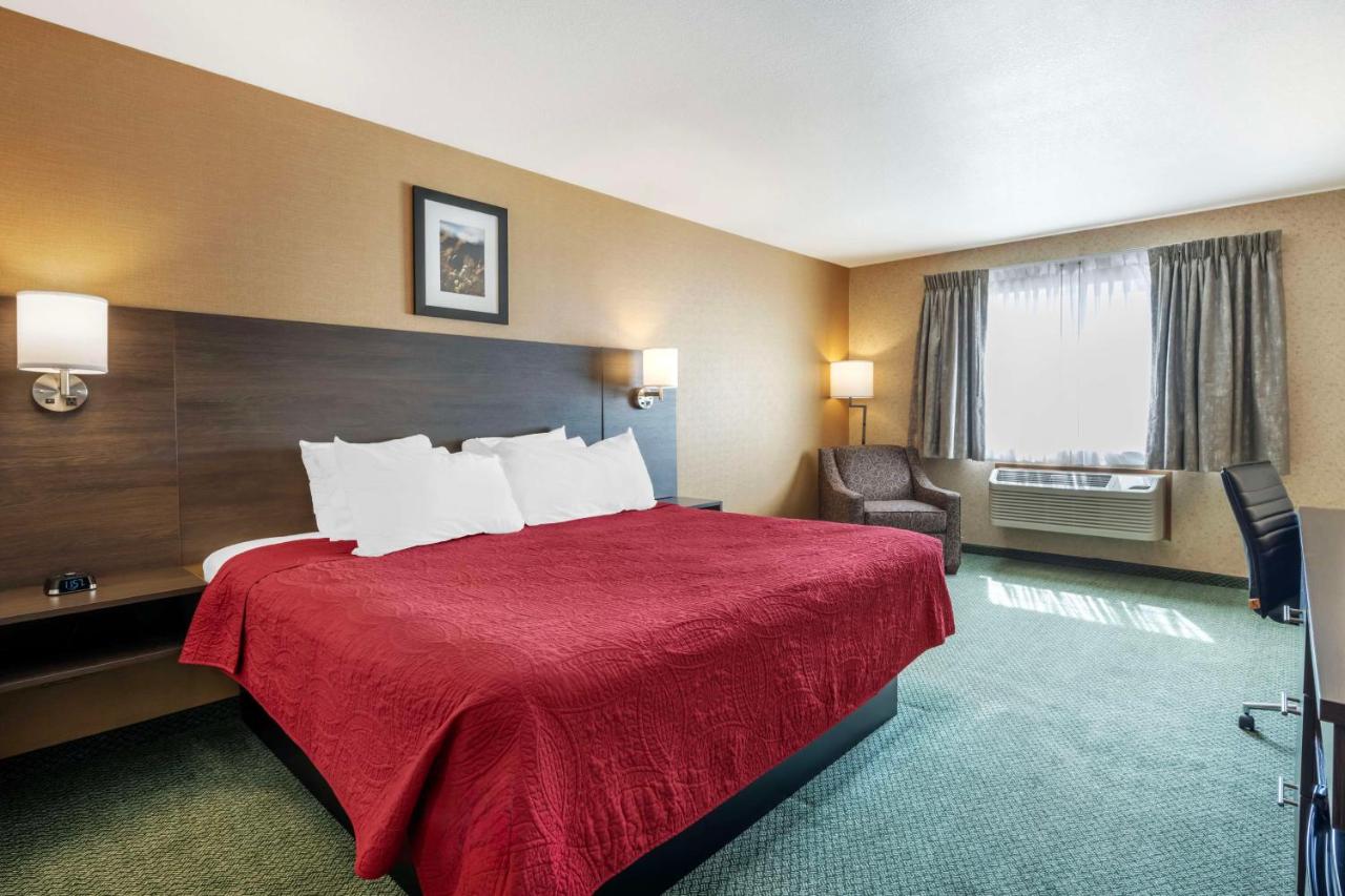 | Eagle's View Inn & Suites