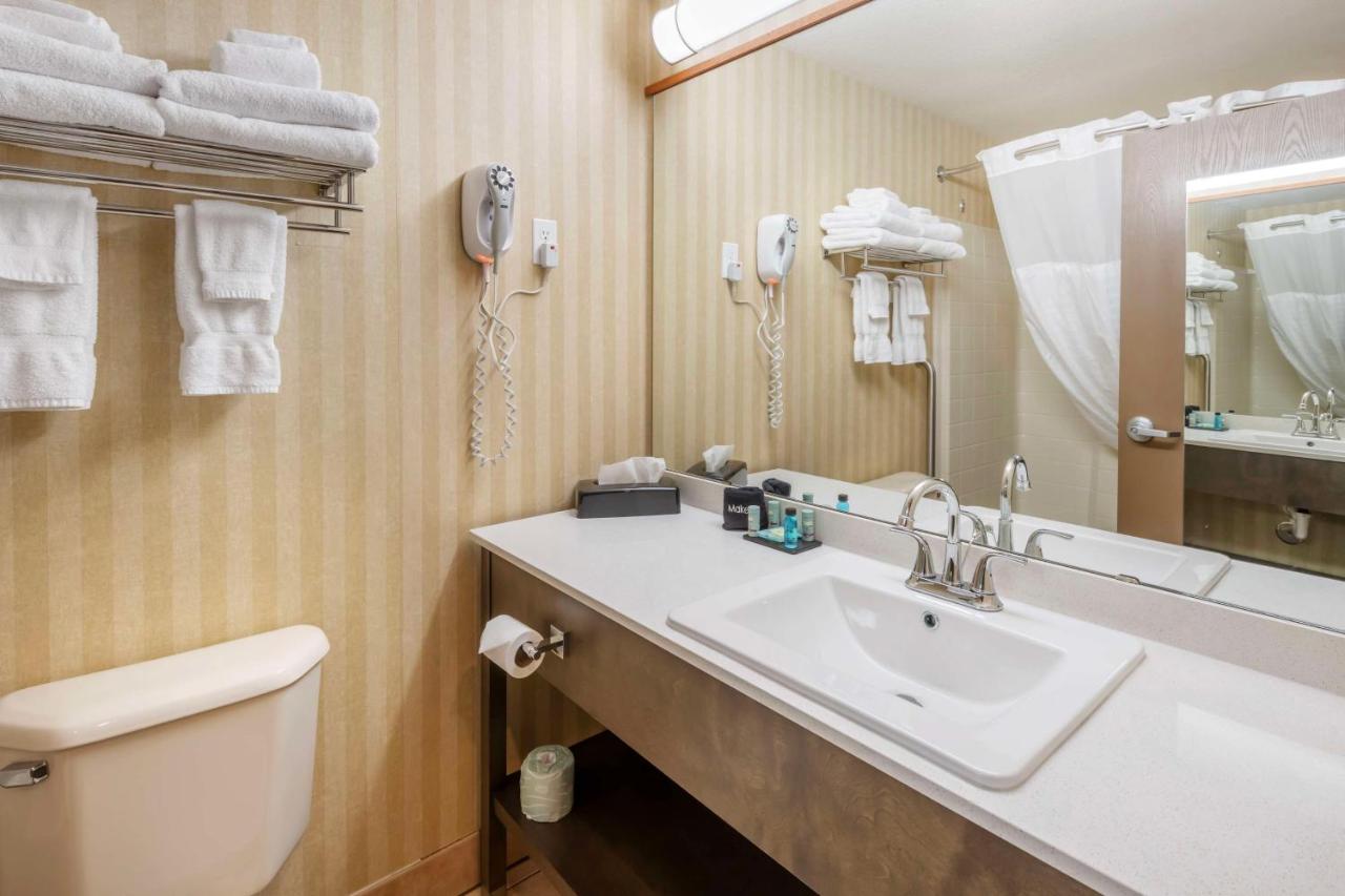 | Eagle's View Inn & Suites