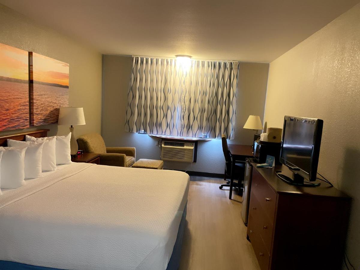 King Room - Non-Smoking at Days Inn & Suites by Wyndham Stevens Point