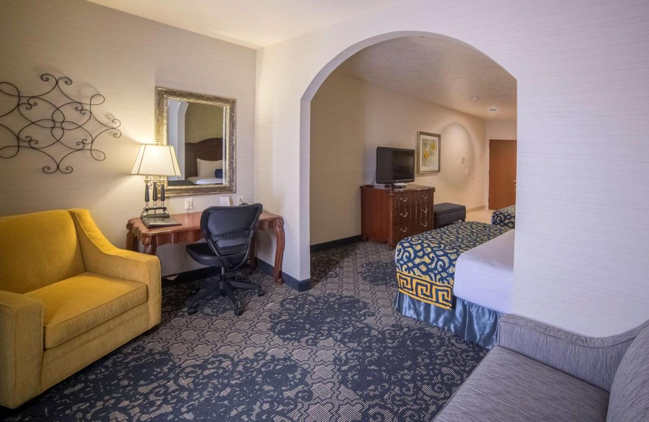 King Suite with Sofa Bed - Non-Smoking at Best Western Plus Abbey Inn