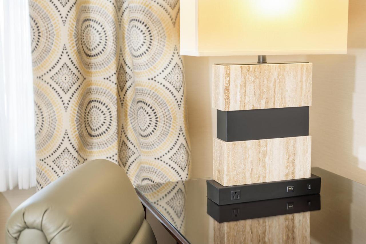 Executive King Room at Ayres Suites Ontario at the Mills Mall - Rancho Cucamonga