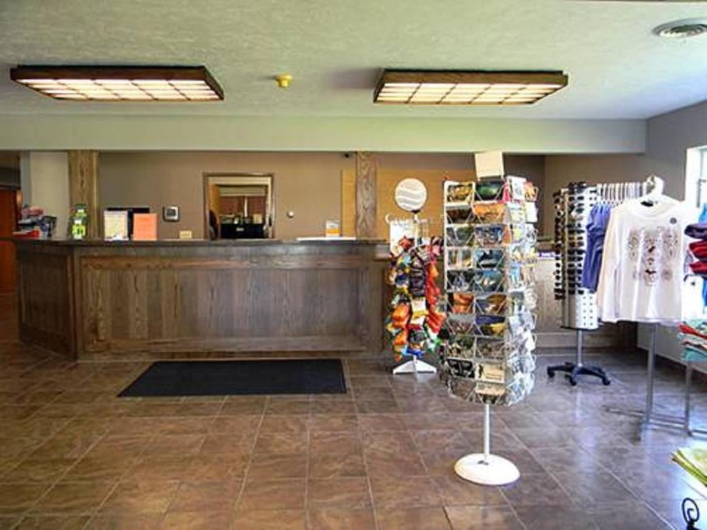 | Boarders Inn & Suites by Cobblestone Hotels - Munising