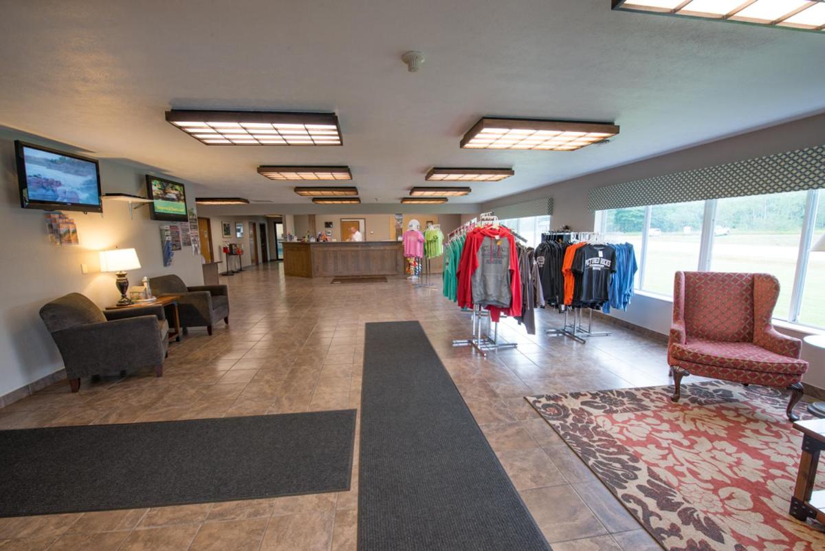 | Boarders Inn & Suites by Cobblestone Hotels - Munising