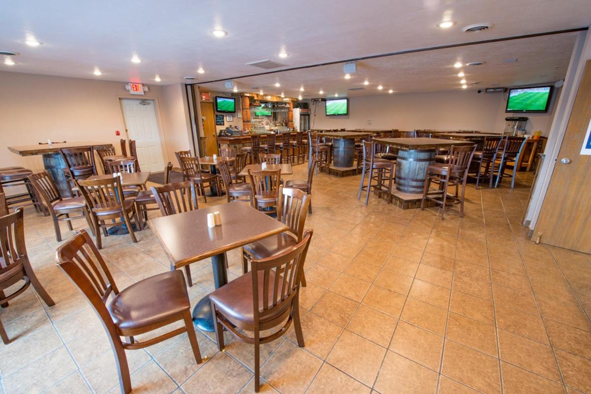 | Boarders Inn & Suites by Cobblestone Hotels - Munising