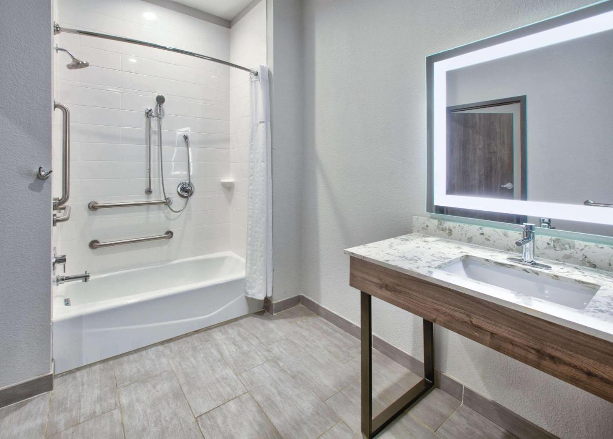 1 King Bed, Mobility/Hearing Access Executive Suite, Tub w/Grab Bars, No Smoking at La Quinta Inn & Suites by Wyndham Dallas/Fairpark