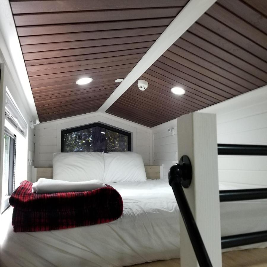 | Camptel Poconos Lodging