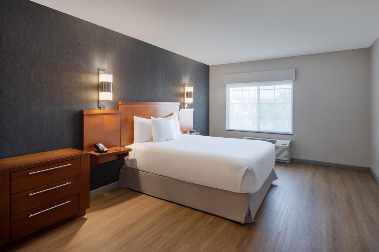 ADA 1 QUEEN SHWR at Hyatt Place Santa Fe