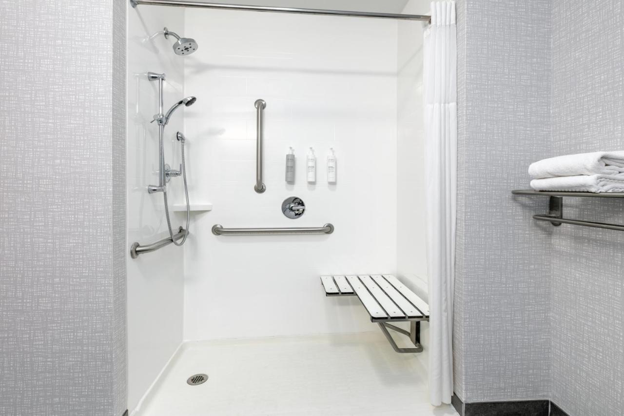 Queen Room with Two Queen Beds - Disability Access/Non-Smoking at Hampton Inn Kingsville