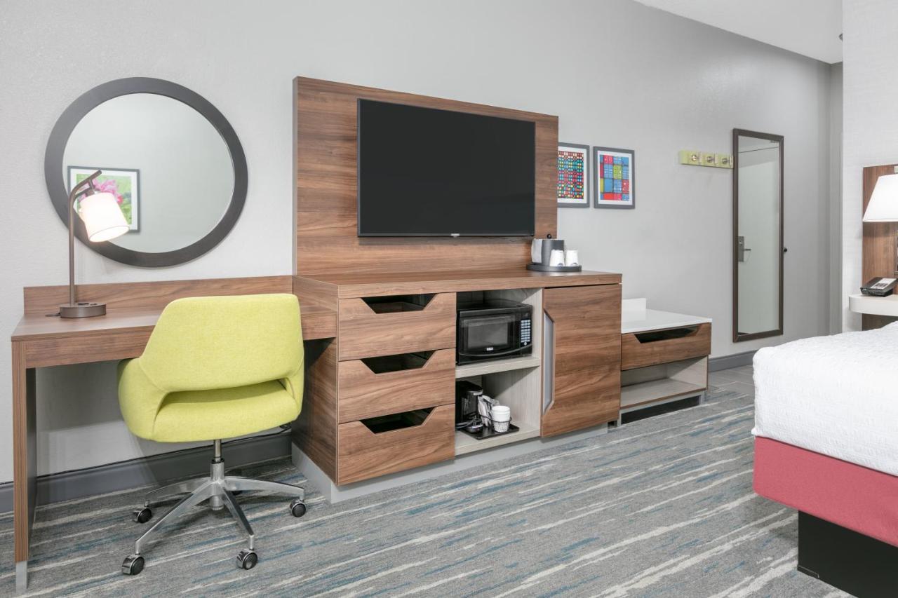 King Room - Non-Smoking at Hampton Inn Kingsville