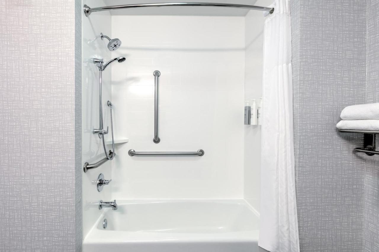 Queen Room with Two Queen Beds - Disability Access/Non-Smoking at Hampton Inn Kingsville