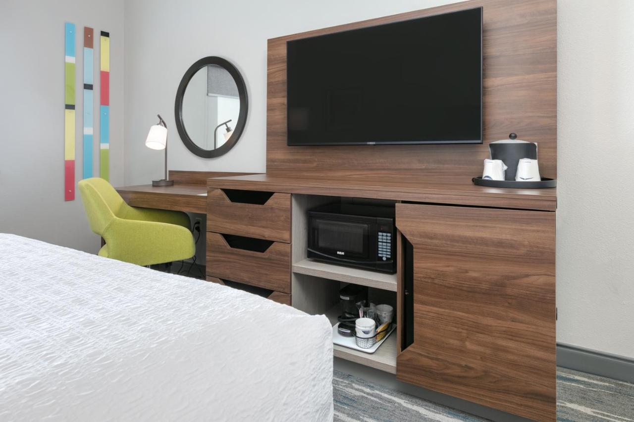 King Room - Non-Smoking at Hampton Inn Kingsville