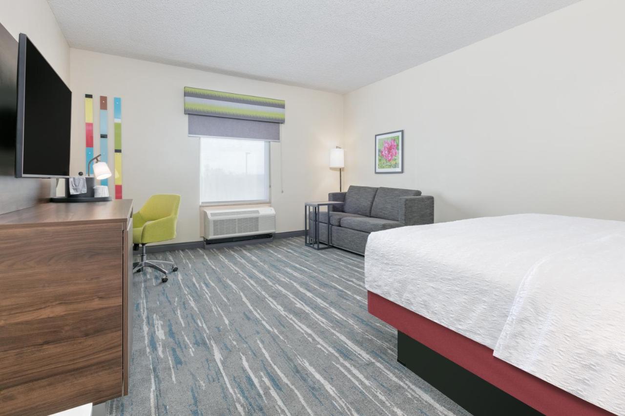 King Study with Sofa Bed - Non-Smoking  at Hampton Inn Kingsville