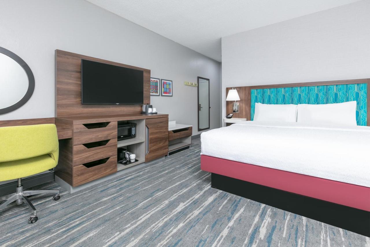 King Study with Sofa Bed - Non-Smoking  at Hampton Inn Kingsville