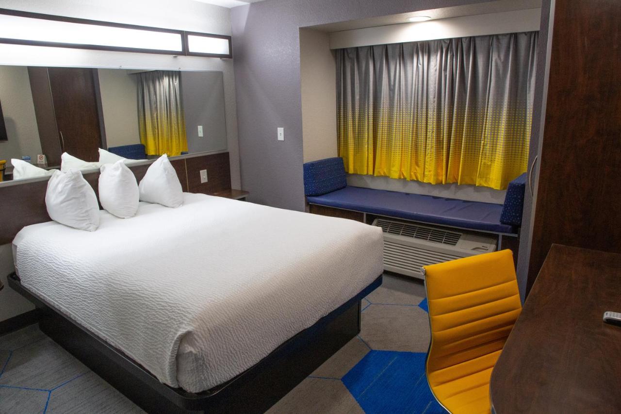 Queen Room - Non-Smoking at Microtel Inn & Suites by Wyndham Searcy