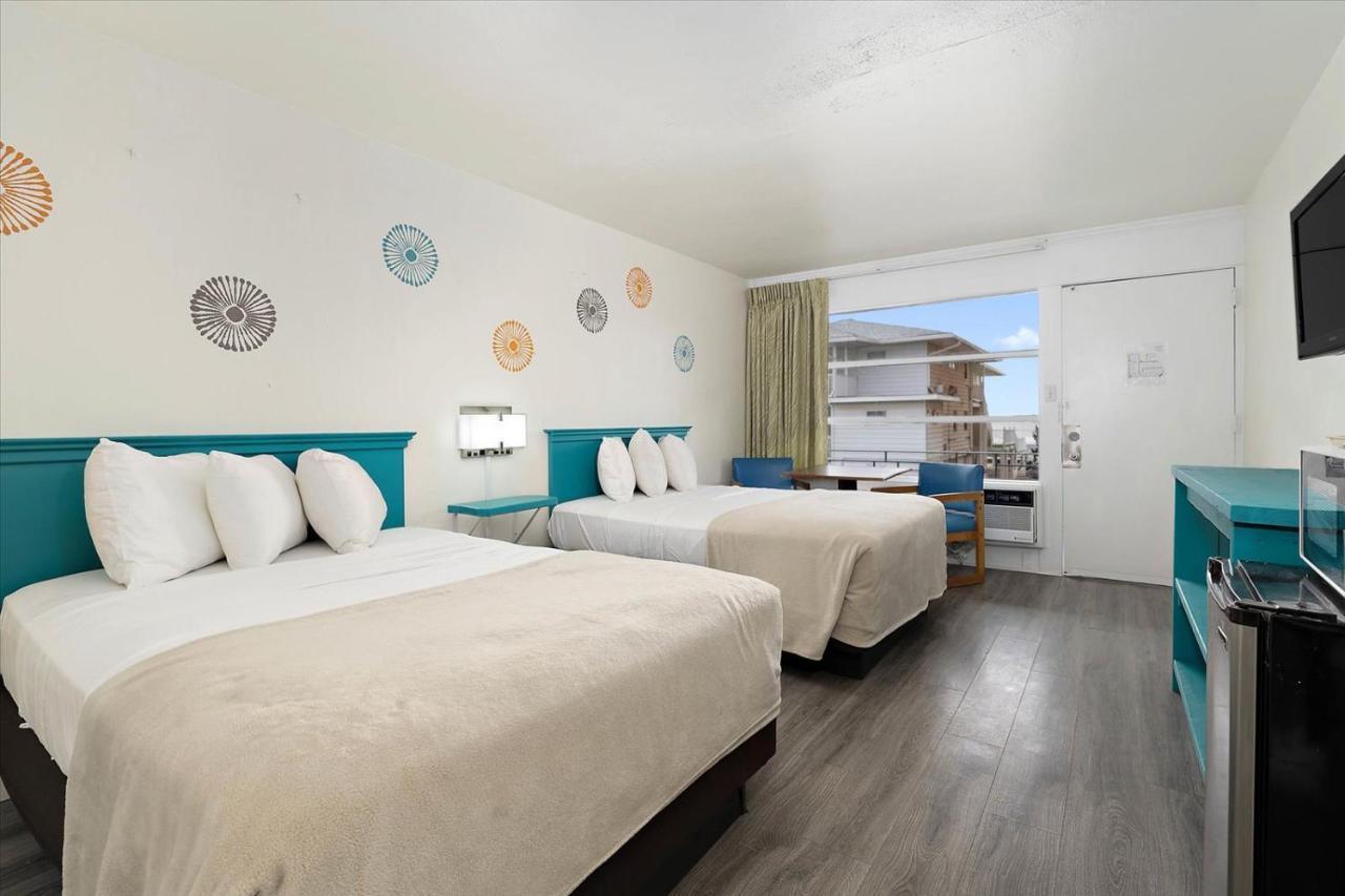 | Eden Roc Motel