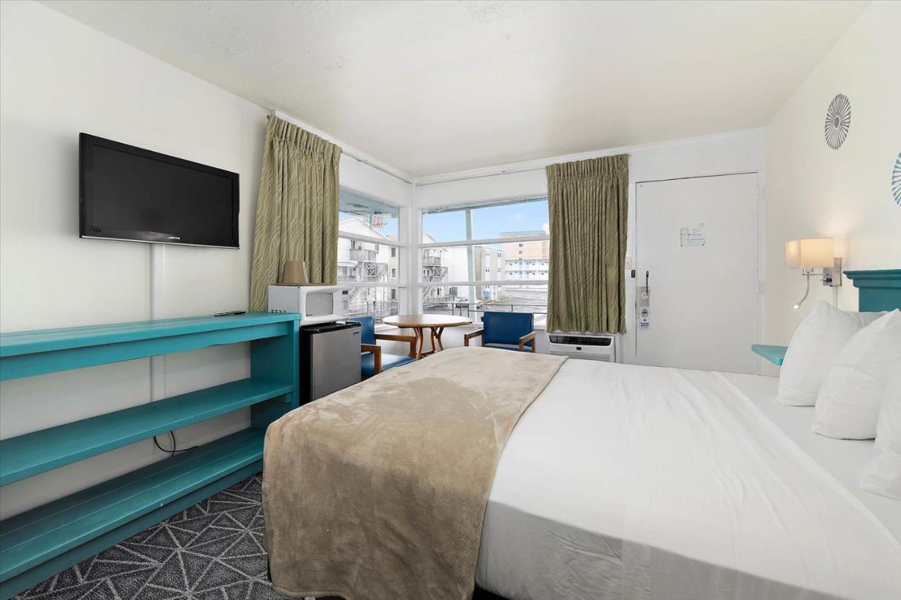 | Eden Roc Motel