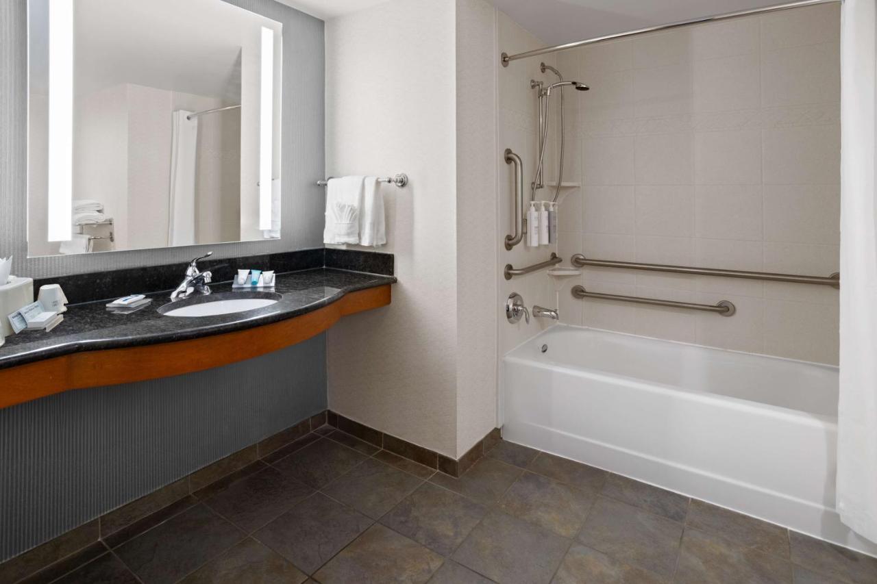 | Hilton Garden Inn Milford