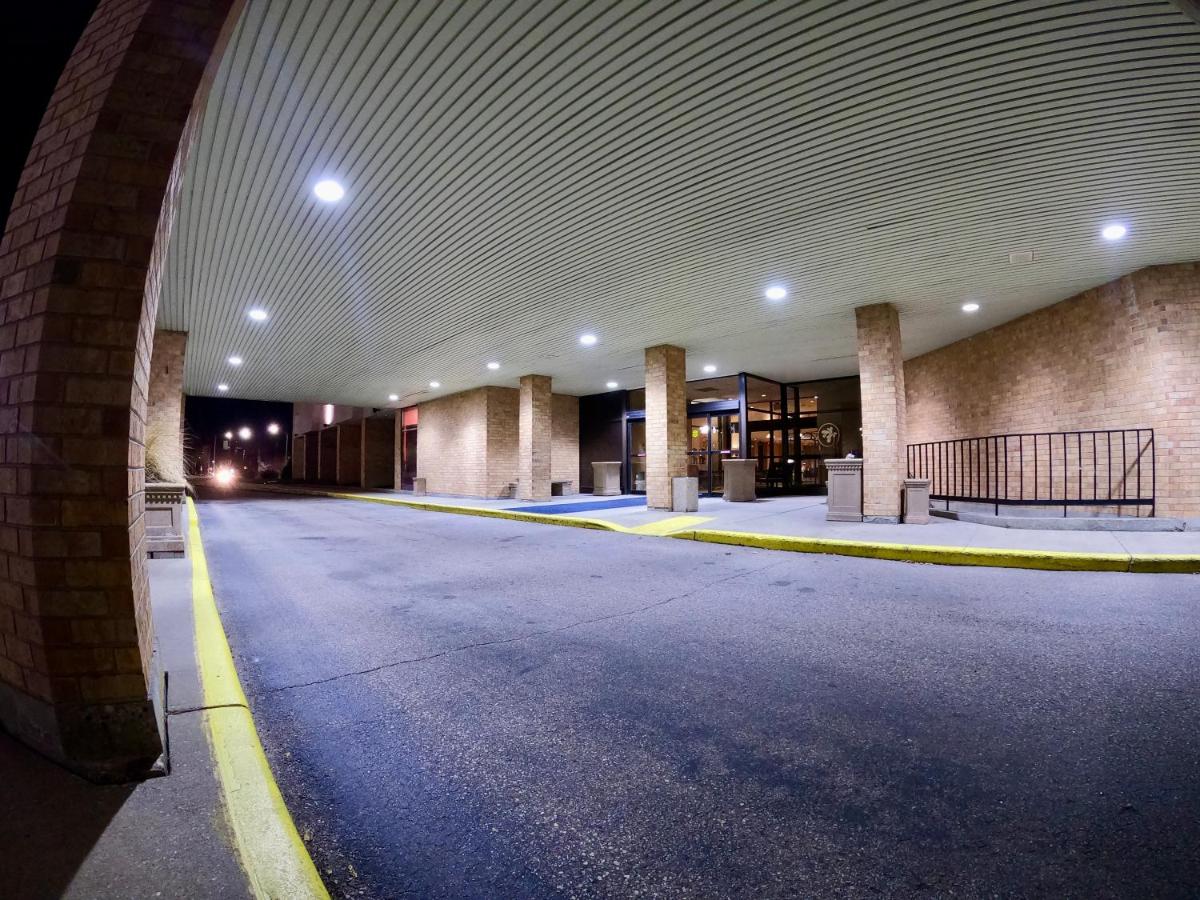 | Hotel Mead and Conference Center