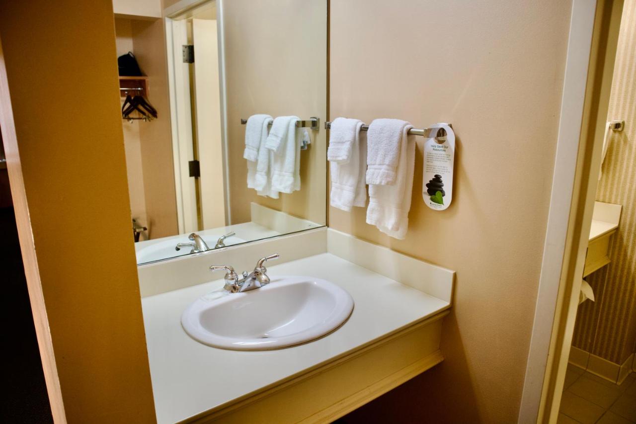 | Hotel Mead and Conference Center