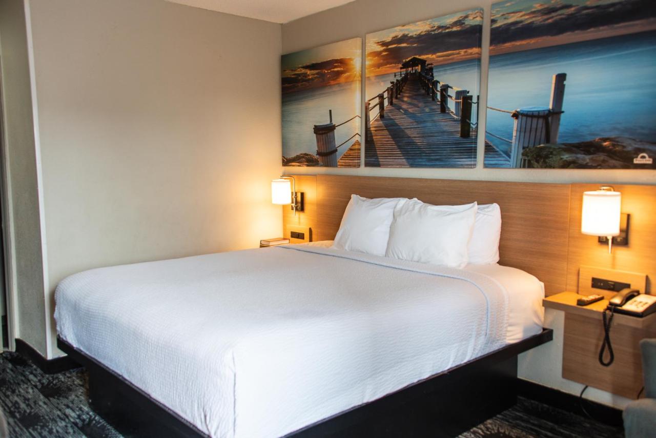 Exterior Room with King Bed - Non-Smoking at Days Inn by Wyndham Troy