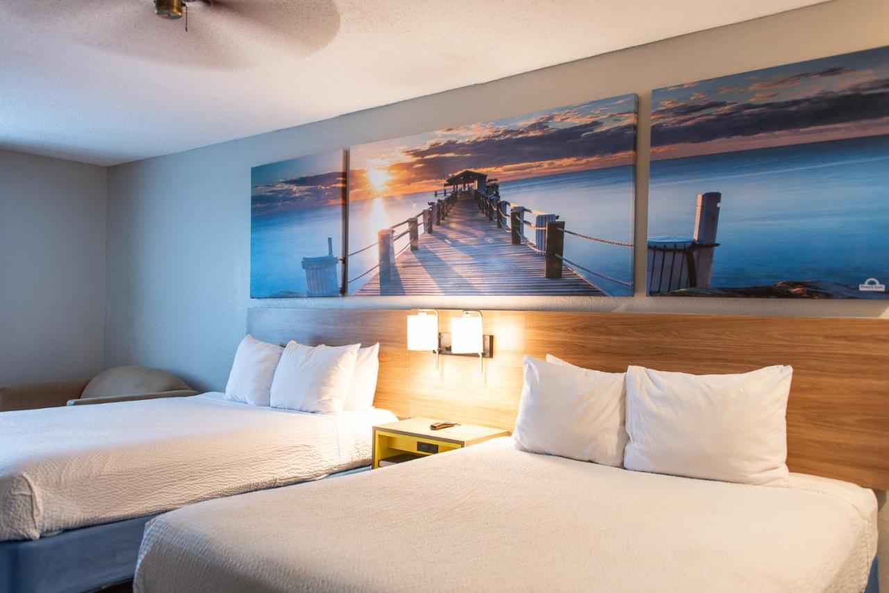 Queen Room with Two Queen Beds - Disability Access/Non-Smoking at Days Inn by Wyndham Troy