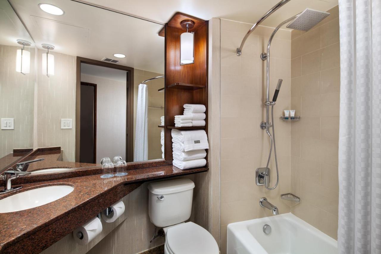 Guest room, 2 Double, City view at The Westin Bonaventure Hotel and Suites, Los Angeles