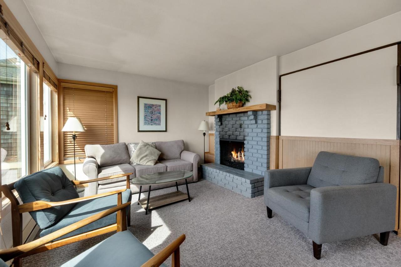 White Heron Contemporary - Ocean Front One Bedroom Suite at The Waves